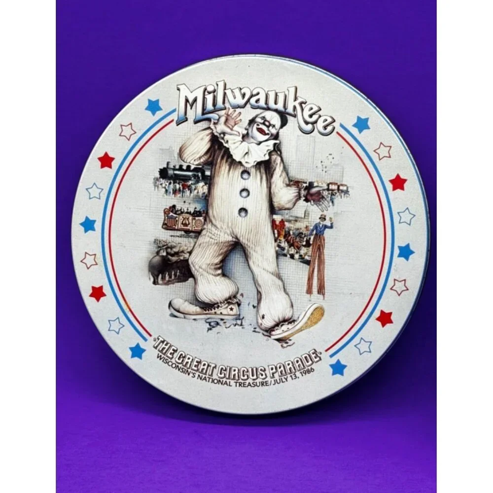 1986 The Great Milwaukee Circus Parade Commemorative Tin Carousel Frosted Animal